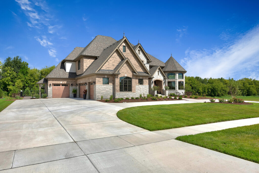 House with nice driveway